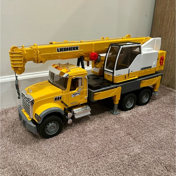EUC Bruder MACK Granite Liebherr Crane Truck - Picture 2 of 10